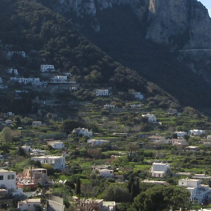 Primavera a Capri: natura, cultura e tradizioni in fiore