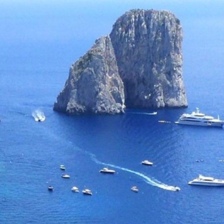 L’estate a Capri: tra mare, eleganza e sogni a occhi aperti