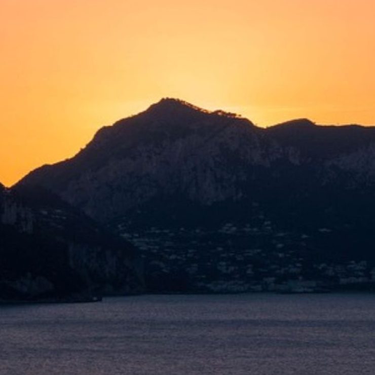 Il tramonto a Punta Carena: quando il sole si tuffa nel mare