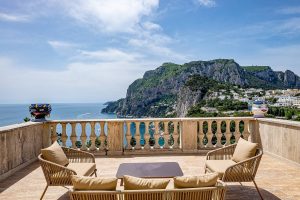 esterno villa con vista su mare